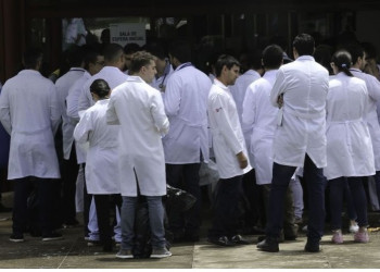 Médicos e cientistas protocolam pedido de impeachment de Bolsonaro